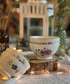 Petit bol à fleurs violettes