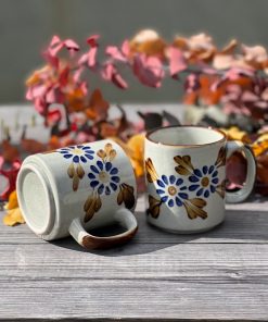 2 mugs en grès émaillé à fleur bleu foncé