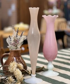 Soliflore ancien en opaline rose clair