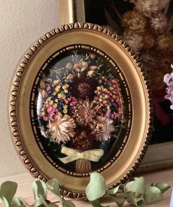 Cadre fleurs séchées fond noir