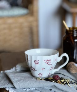 Tasse vintage en porcelaine anglaise fleurs rouges