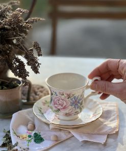 Tasse en porcelaine anglaise Village Garden