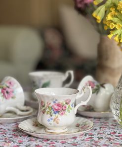 Tasse en porcelaine anglaise Moss Rose