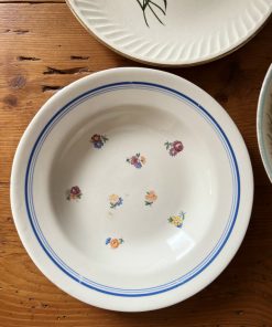 Assiette creuse à petites fleurs