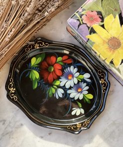 Petit plateau en métal vintage