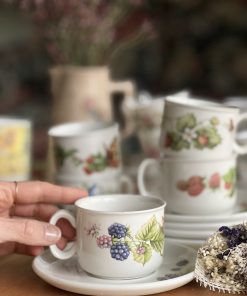 Tasse à café vintage fruits et papillons