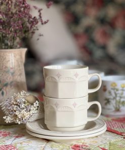 Tasse en porcelaine anglaise facettée
