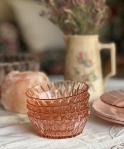 Coupelle vintage en verre rose taillé