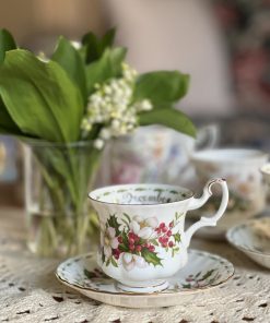 Tasse Décembre en porcelaine anglaise