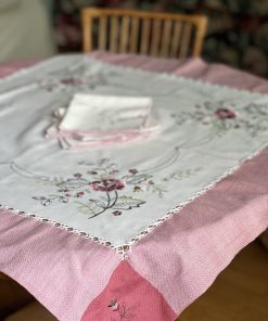 Nappe brodée carrée