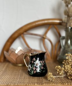 Petit pot à lait noir fleuri