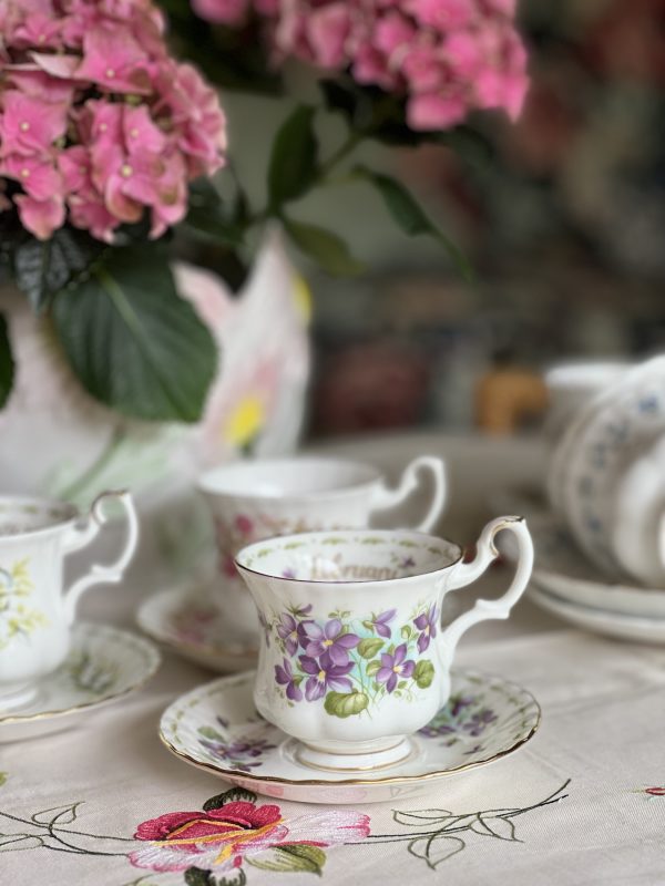 Tasse à café Février Royal Albert