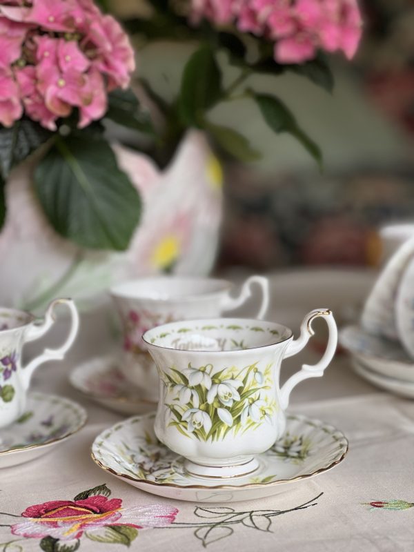 Tasse à café Janvier Royal Albert