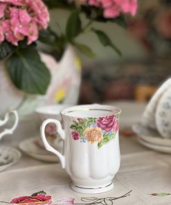 Tasse Roses en porcelaine anglaise