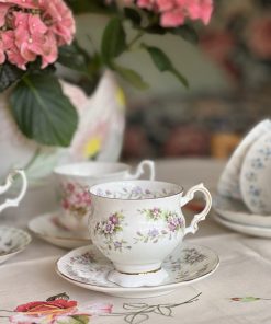 Tasse Chantilly en porcelaine anglaise