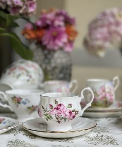 Tasse Roses en porcelaine anglaise