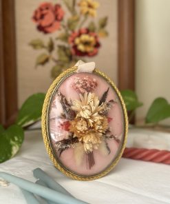 Cadre bombé fleurs séchées vintage