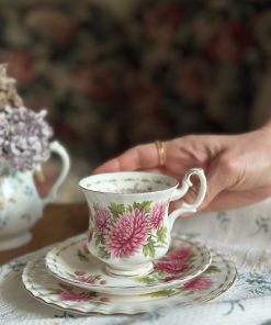 Alternative view of Tasse à café Novembre Royal Albert