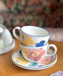 Tasse à thé fleurie anglaise