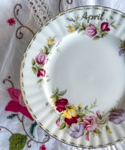 Alternative view of Assiette Avril Royal Albert