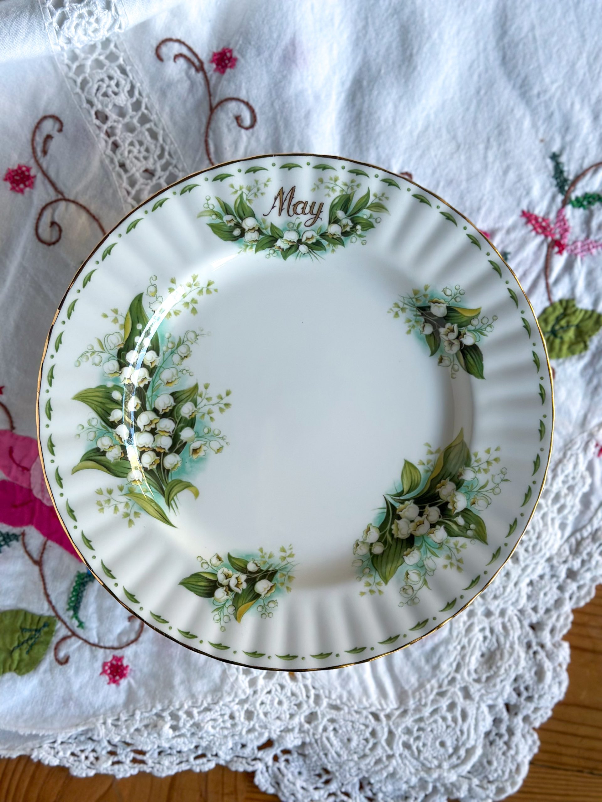 Assiette Mai Royal Albert