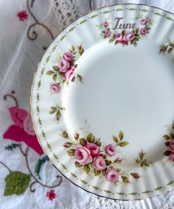 Alternative view of Assiette Juin Royal Albert