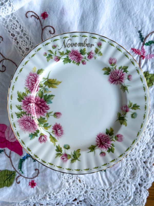 Assiette Novembre Royal Albert