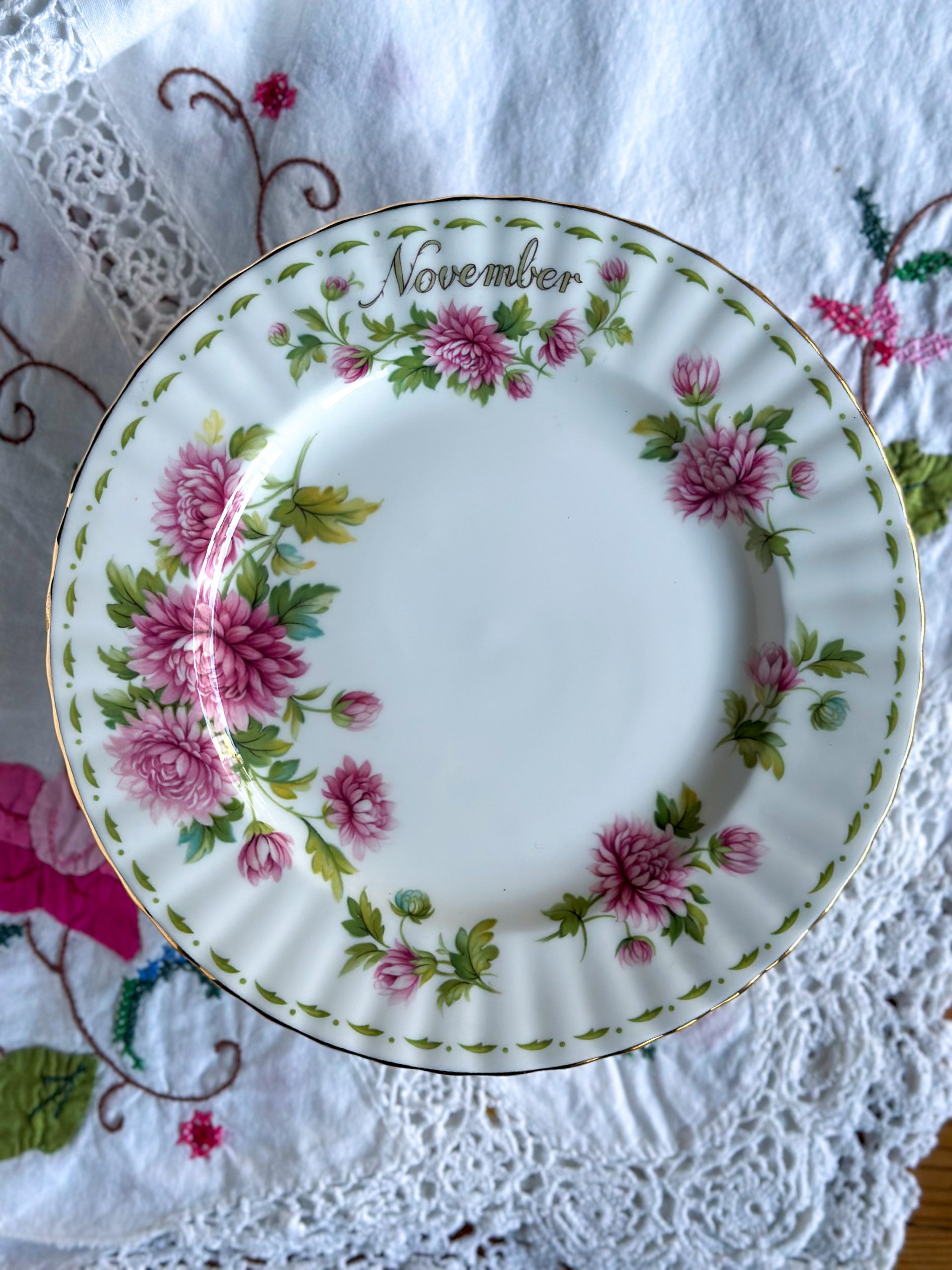 Assiette Novembre Royal Albert