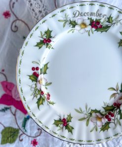 Alternative view of Assiette Décembre Royal Albert