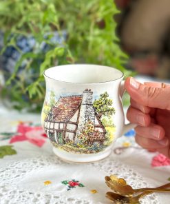 Alternative view of Mug Cottage anglais